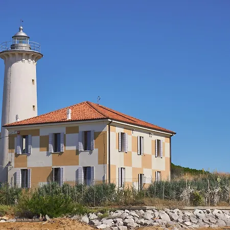 Well-equipped 1 Bedroom Flat For Up To 6 Guests ביביונה