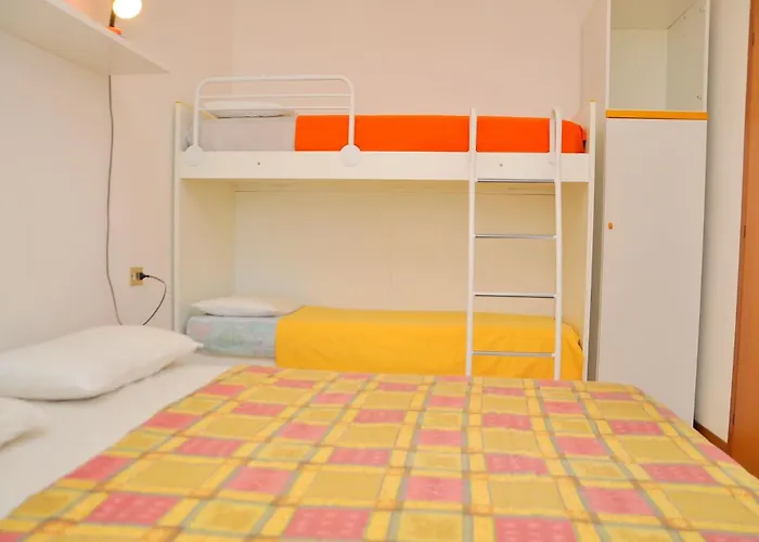 Well-equipped 1 Bedroom Flat For Up To 6 Guests דירה ביביונה