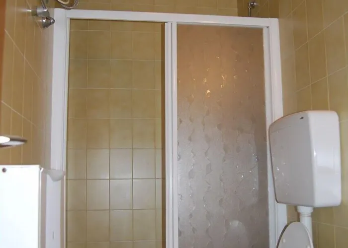 Well-equipped 1 Bedroom Flat For Up To 6 Guests