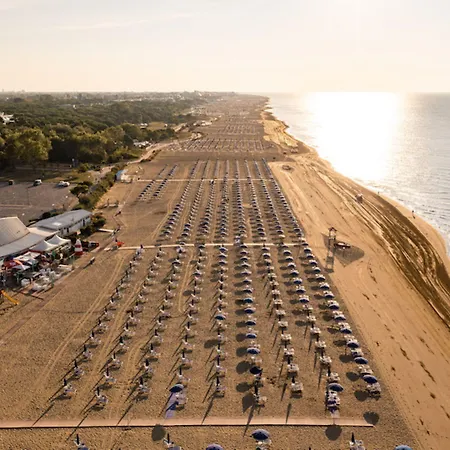 Well-equipped 1 Bedroom Flat For Up To 6 Guests 비비오네